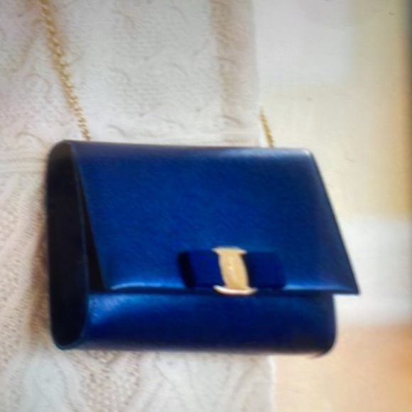 Salvatore Ferragamo Vara Mini bag lightly worn , new chain  black pebble leather - Picture 2 of 16